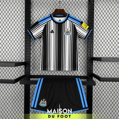 Maillot Enfant Newcastle United Domicile 2026/2027 — Vue de face Maillot Enfant Newcastle United Domicile 2026/2027 - vue de face